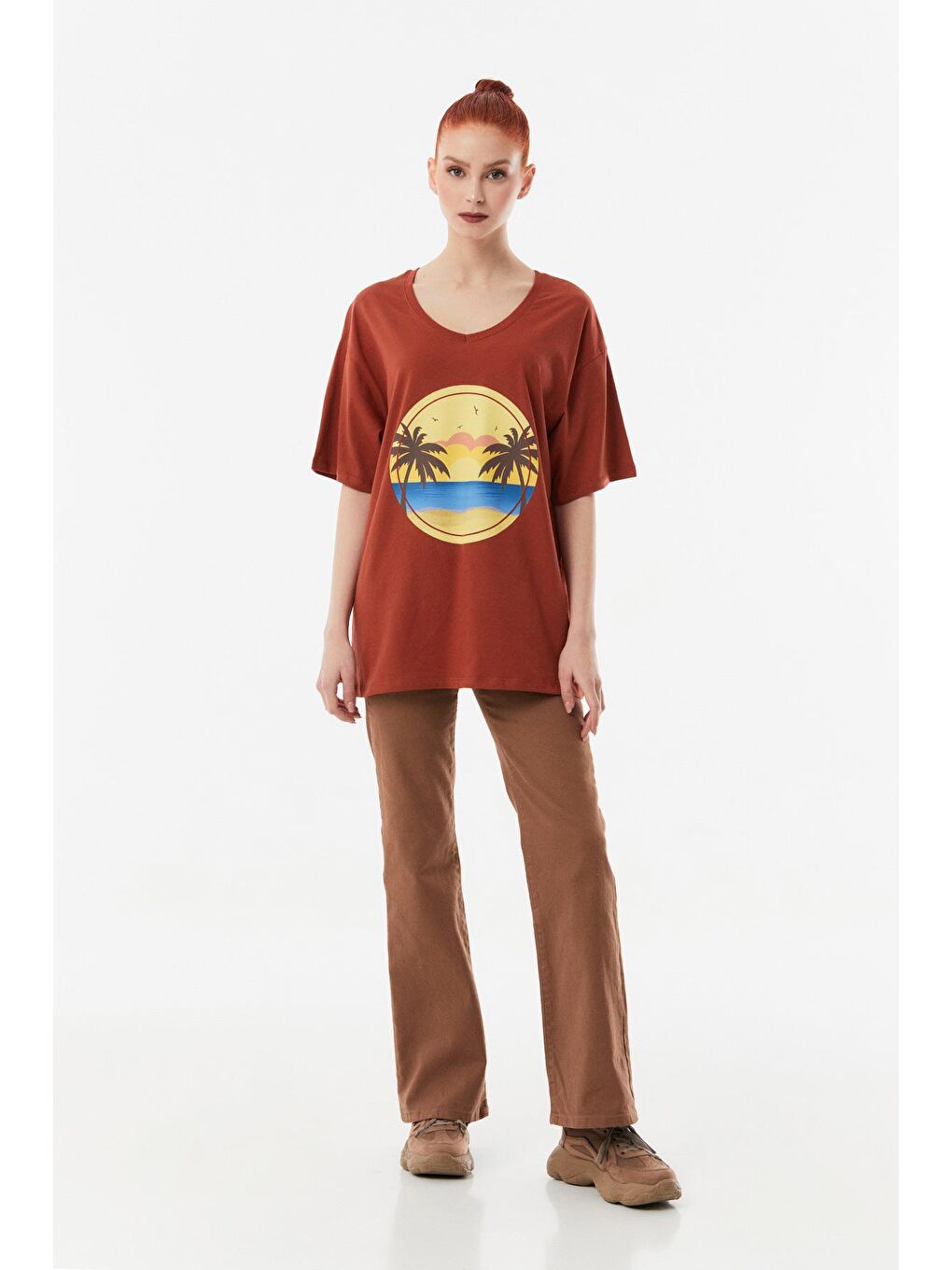 Kahverengi Baskılı V Yaka Salaş Tişört-2