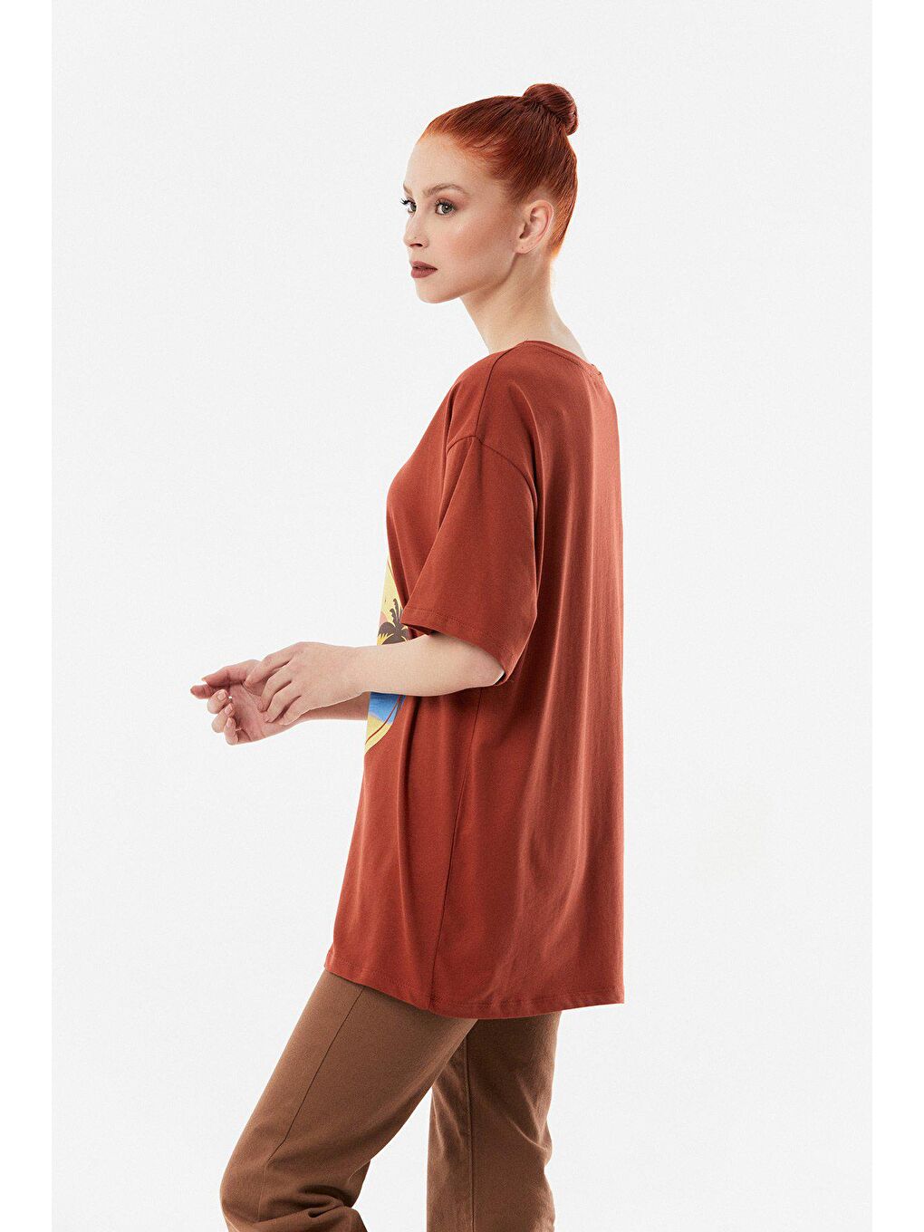 Kahverengi Baskılı V Yaka Salaş Tişört-3