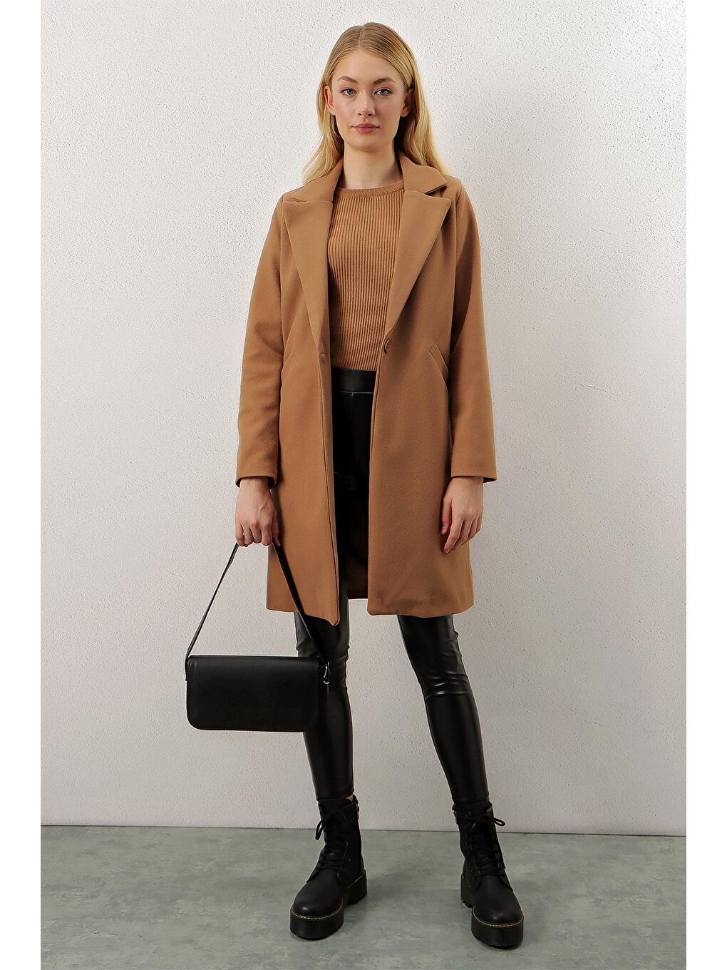 Bej Kadın Vizon Tek Düğmeli Cepli Kaşe Kaban-1