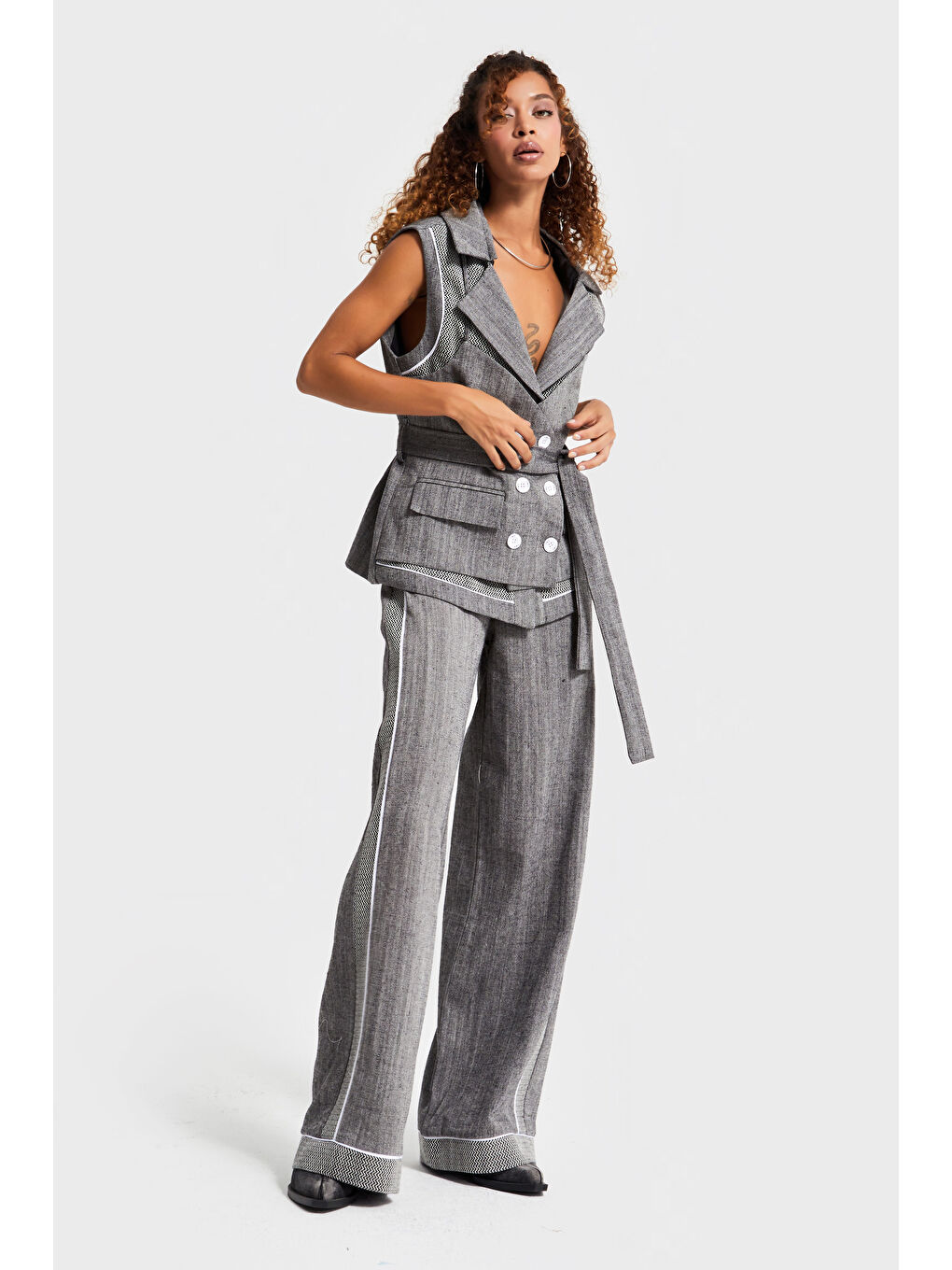 Kadın Gri Renk Kruvaze Kesim İçi Astarlı Kemer Detaylı Özel Tasarım Yelek-2