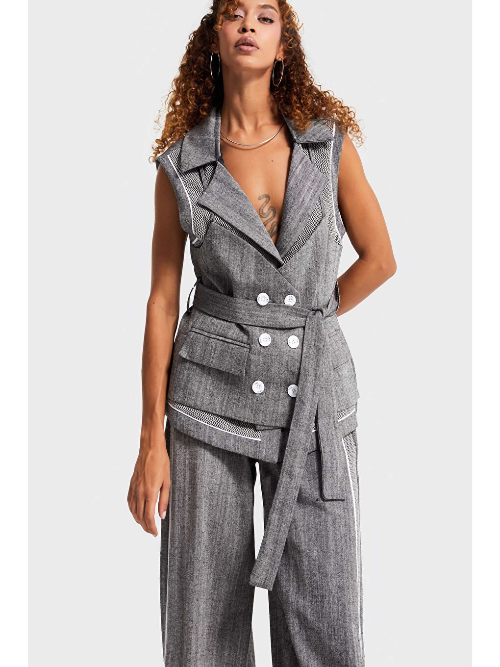 Kadın Gri Renk Kruvaze Kesim İçi Astarlı Kemer Detaylı Özel Tasarım Yelek-4