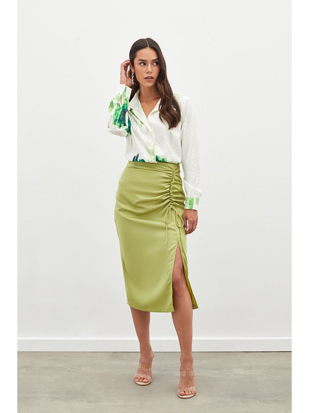 Büzgü Detaylı Saten Etek - Yağ Yeşili