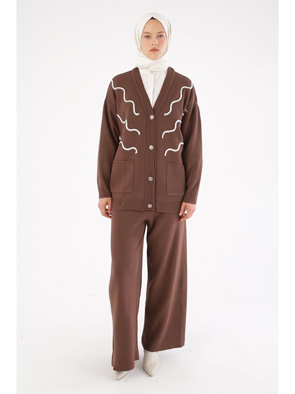 Kahverengi Kahve Püskül Nakışlı V Yaka Triko Hırka-1