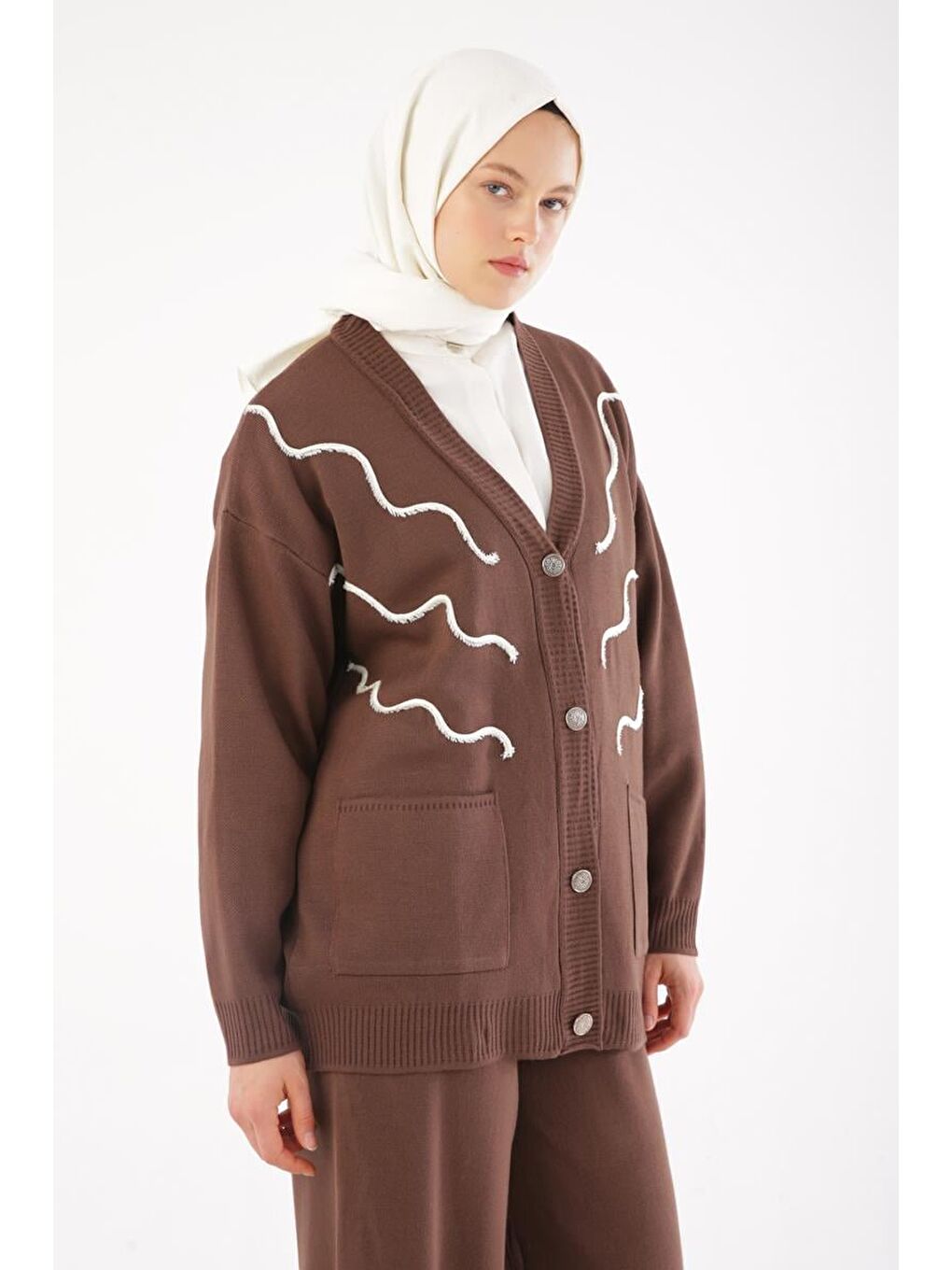 Kahverengi Kahve Püskül Nakışlı V Yaka Triko Hırka-4