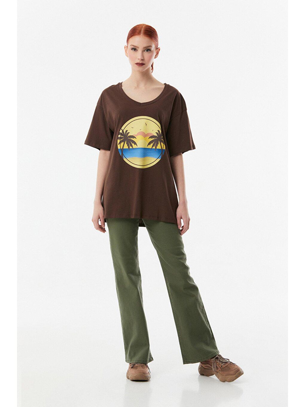 Kahverengi Baskılı V Yaka Salaş Tişört-1