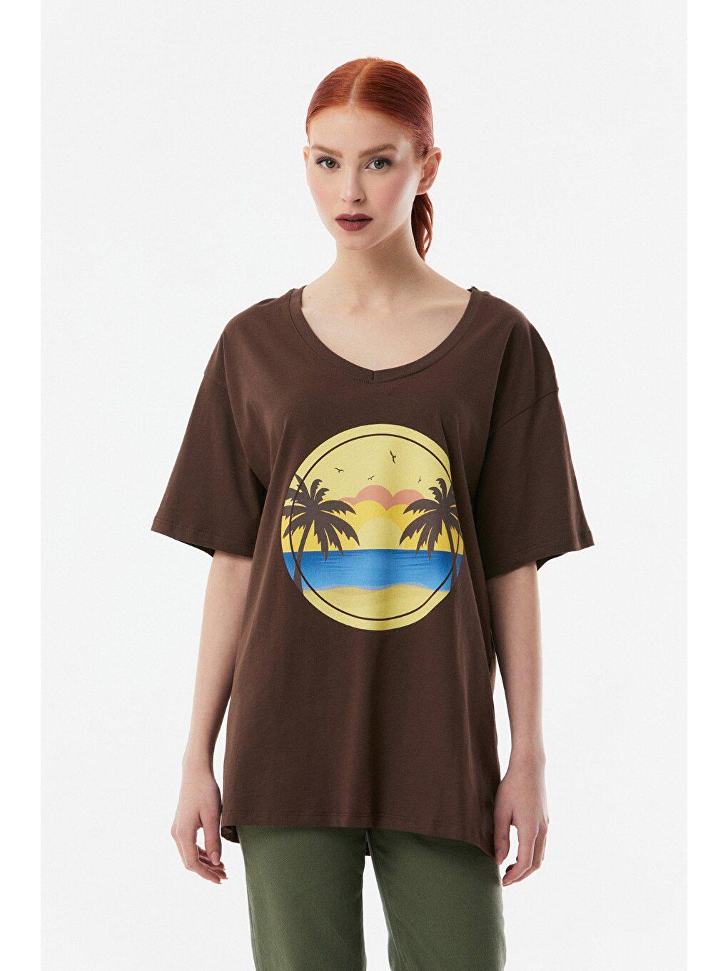 Kahverengi Baskılı V Yaka Salaş Tişört-2