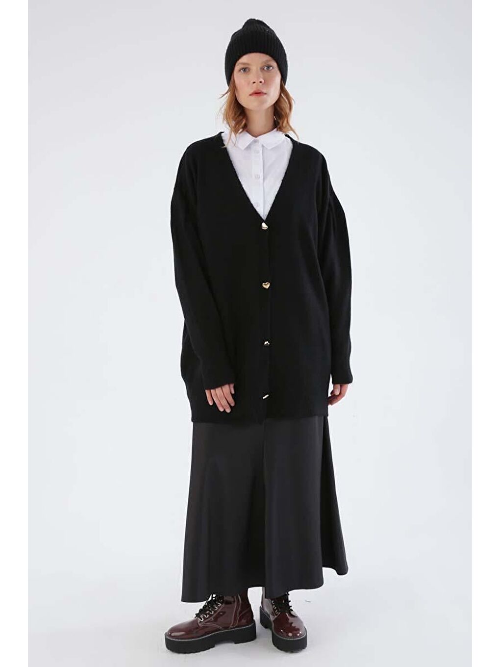 Siyah V Yaka Kalpli Düğmeli Triko Hırka-1