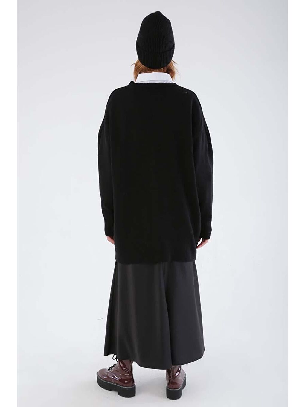 Siyah V Yaka Kalpli Düğmeli Triko Hırka-3