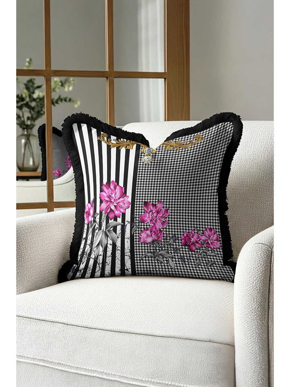 Karışık Barok Çiçekli Saçaklı Yastık Kılıfı - Lüks Modern Siyah Beyaz Altın Renkli Püsküllü Kırlent Kılıfı