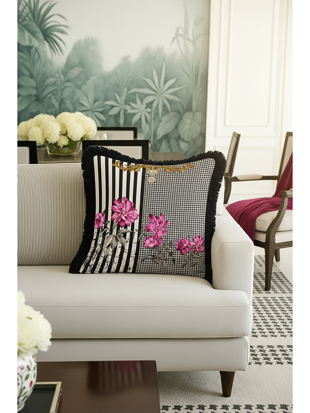 Karışık Barok Çiçekli Saçaklı Yastık Kılıfı - Lüks Modern Siyah Beyaz Altın Renkli Püsküllü Kırlent Kılıfı-2