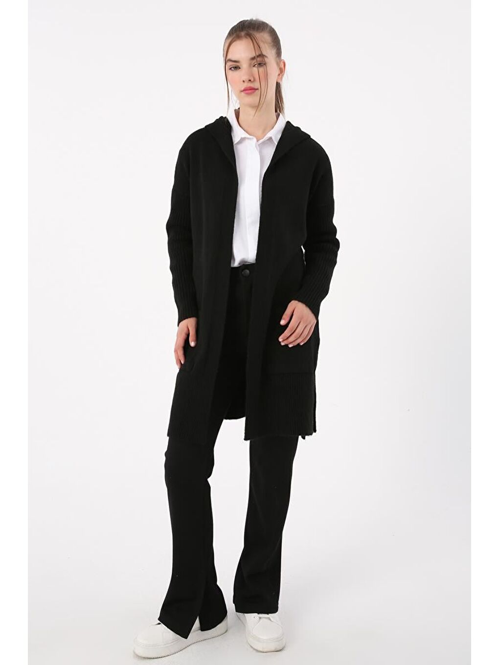 Siyah Kuşaklı Kapüşonlu Triko Hırka