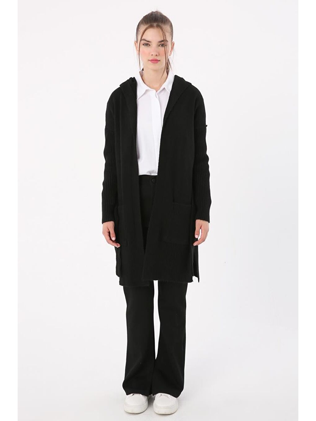 Siyah Kuşaklı Kapüşonlu Triko Hırka-1