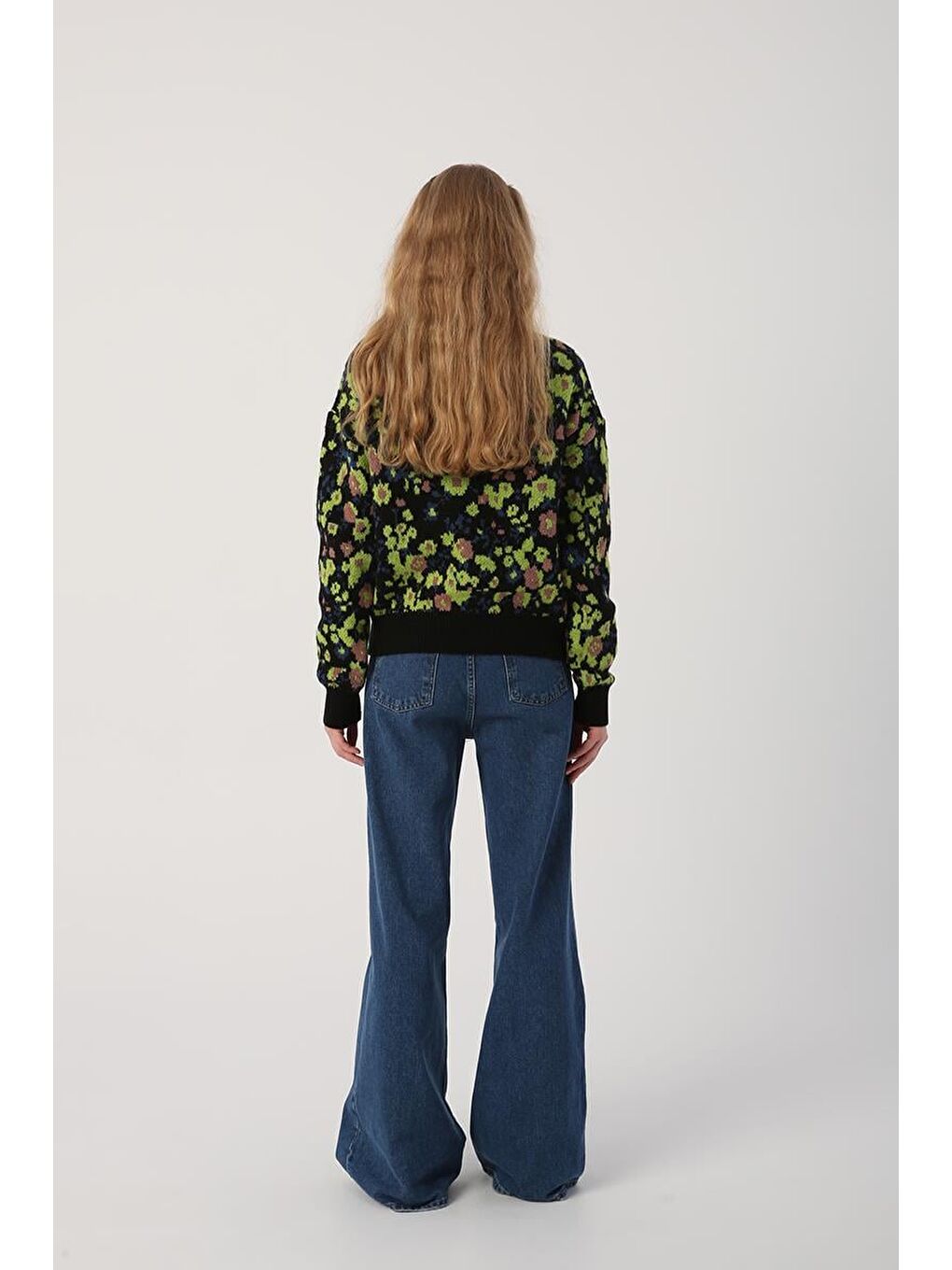 Siyah-Yeşil V Yaka Çiçek Desenli Rahat Kısa Triko Hırka-3