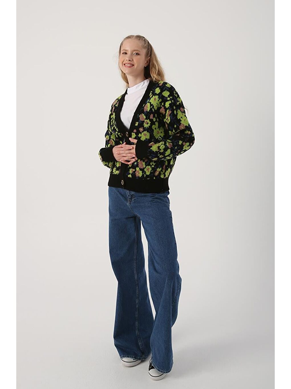 Siyah-Yeşil V Yaka Çiçek Desenli Rahat Kısa Triko Hırka-4