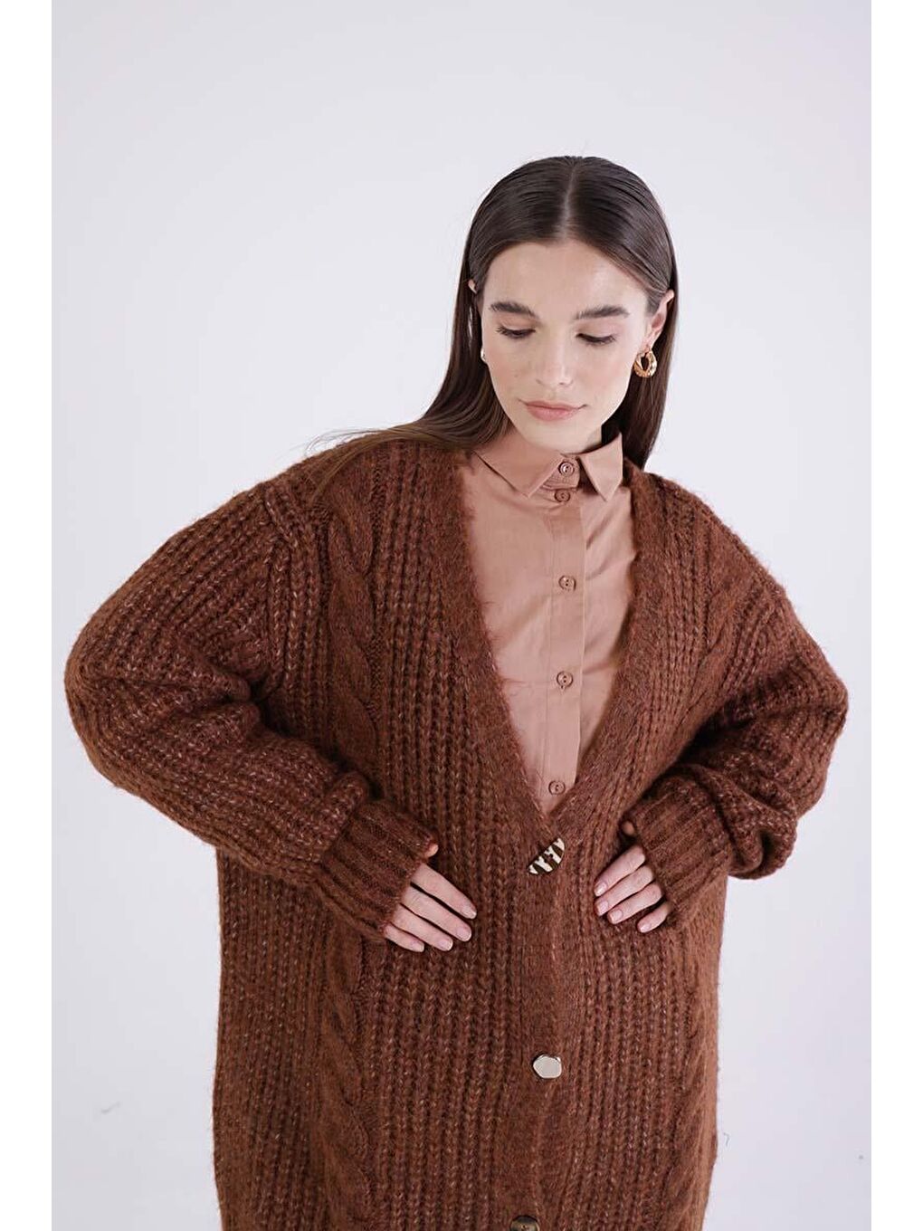 Kahverengi Kahve V Yaka Düğmeli Triko Hırka