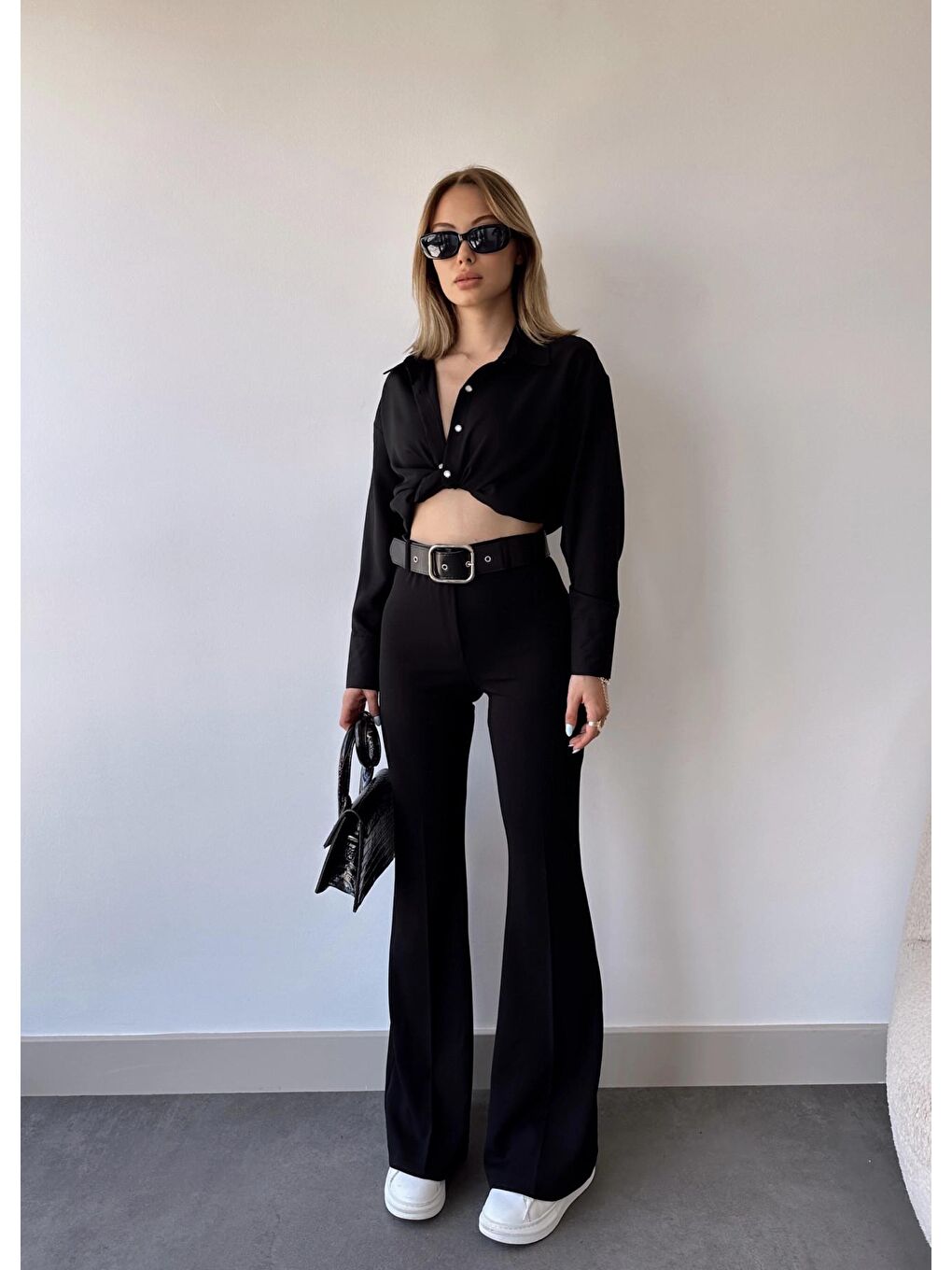 Siyah Yüksek Bel İspanyol Paça Kemerli Pantolon-1
