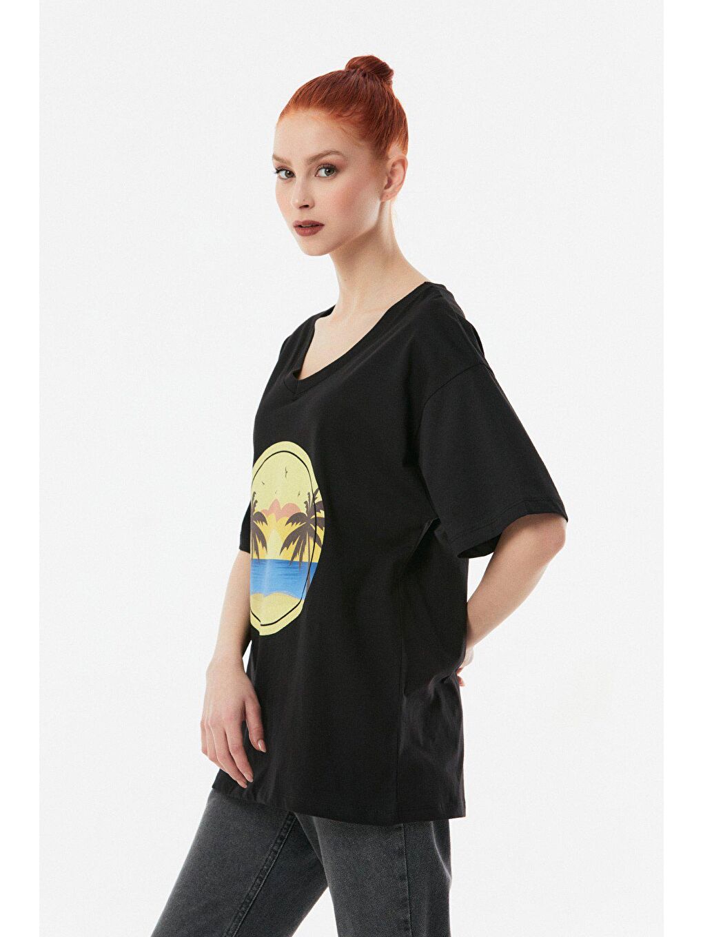 Siyah Baskılı V Yaka Salaş Tişört-2