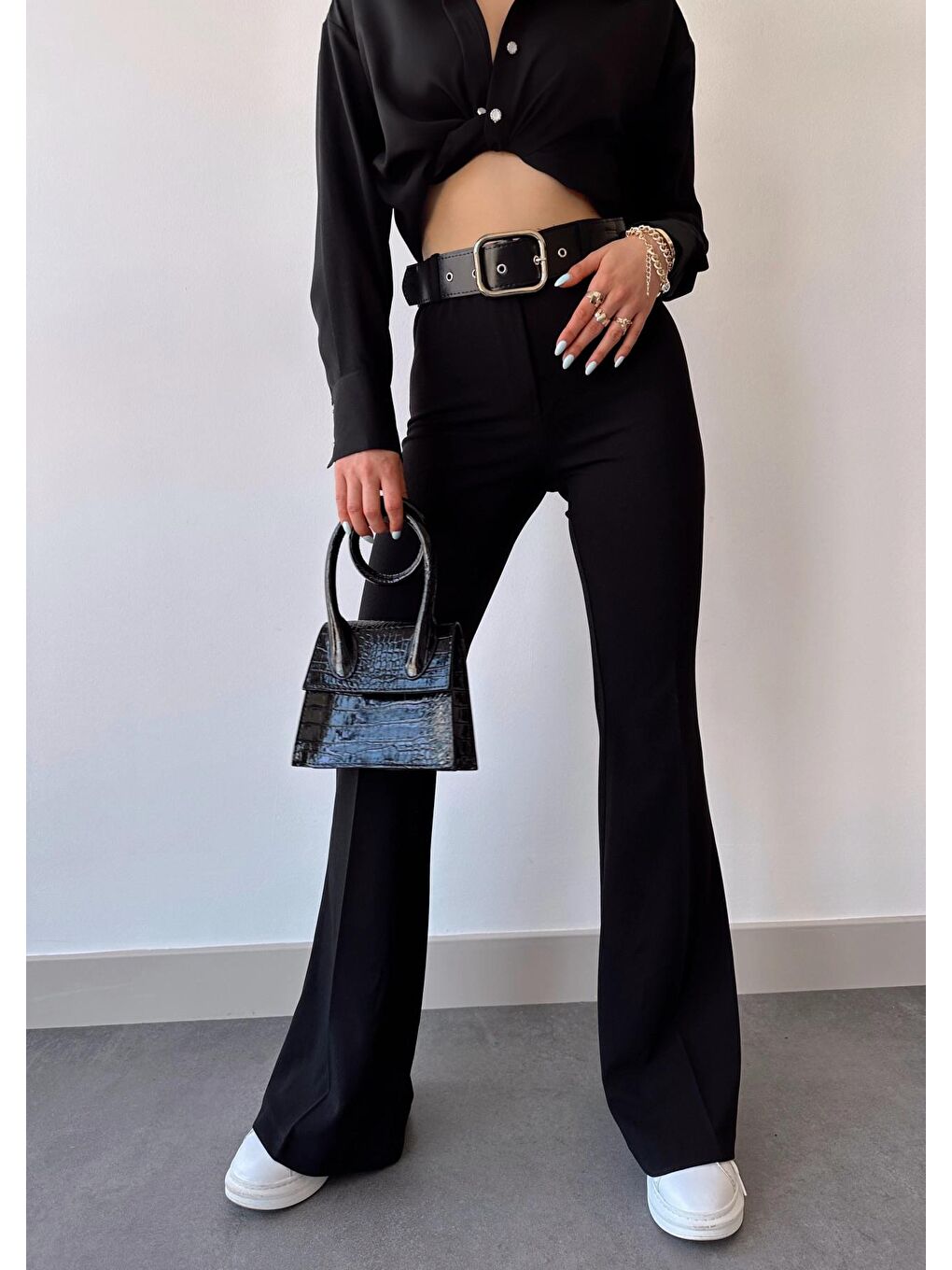Siyah Yüksek Bel İspanyol Paça Kemerli Pantolon-3