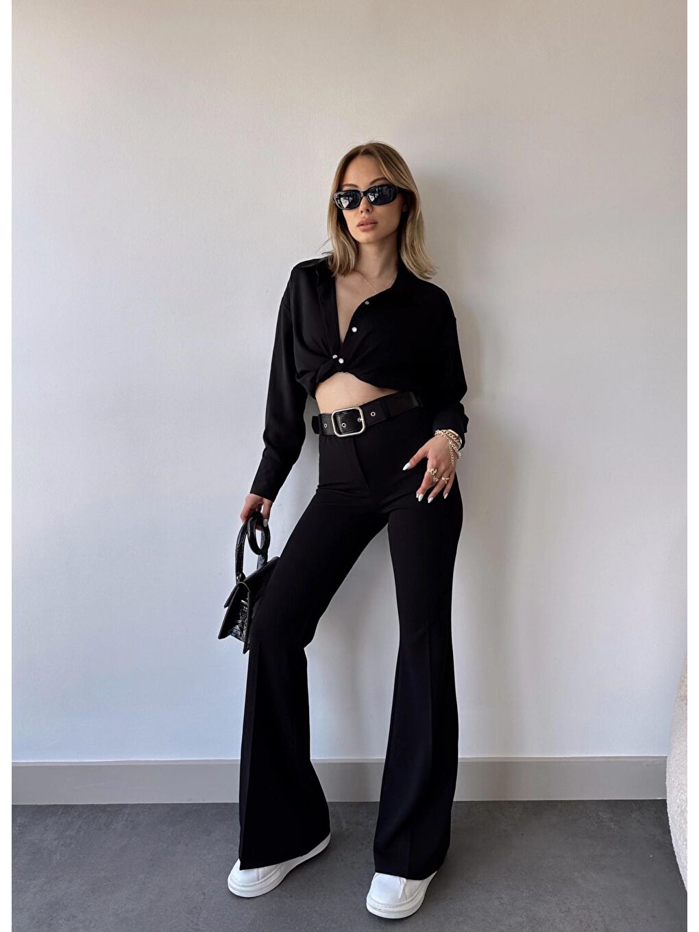 Siyah Yüksek Bel İspanyol Paça Kemerli Pantolon-4