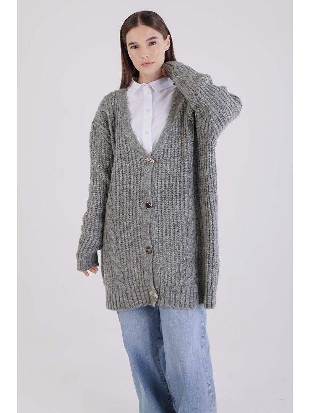 Gri V Yaka Düğmeli Triko Hırka