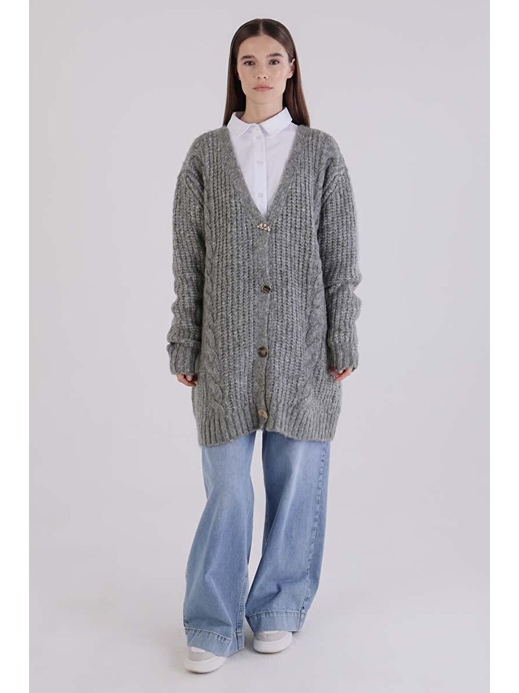 Gri V Yaka Düğmeli Triko Hırka-1