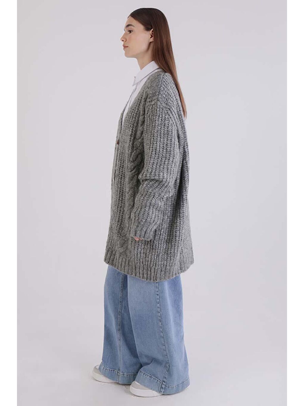 Gri V Yaka Düğmeli Triko Hırka-2