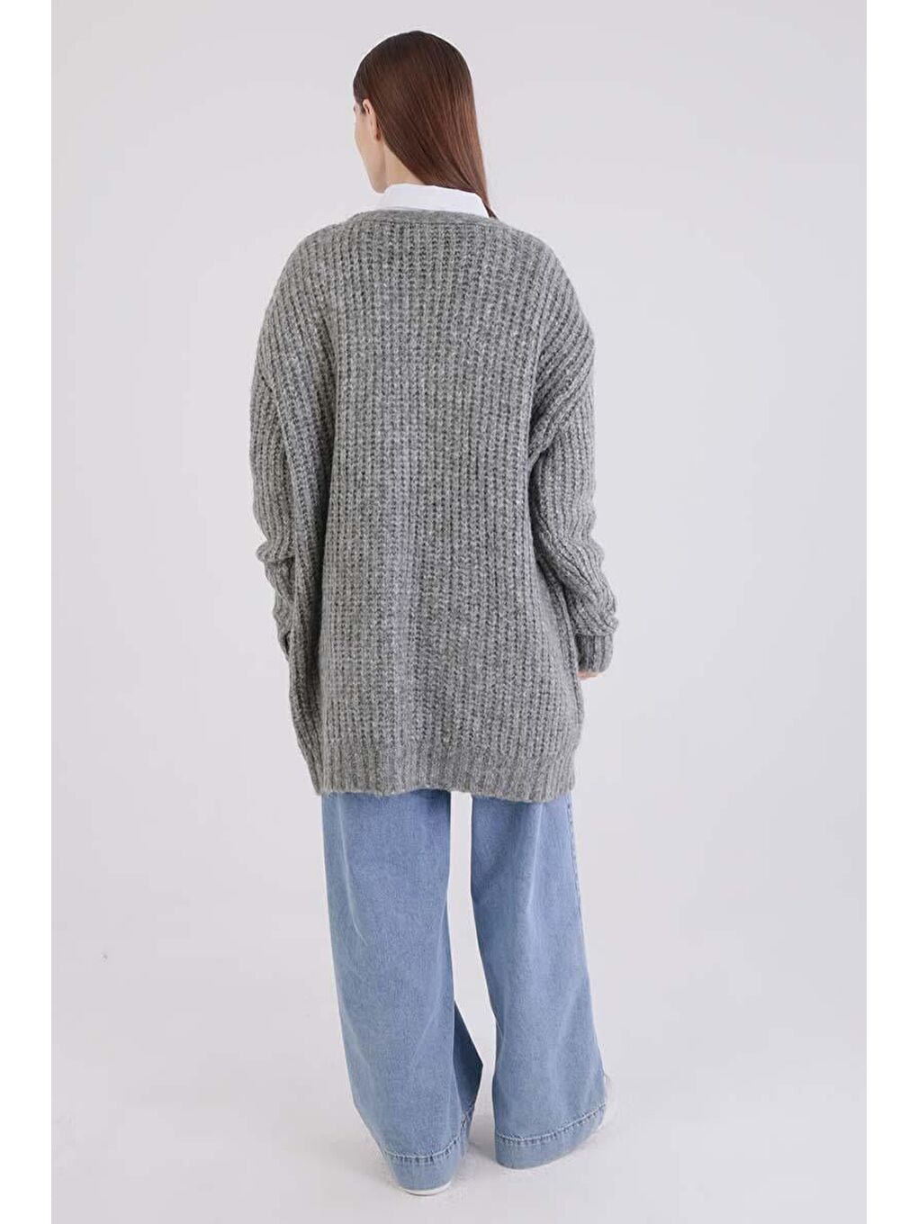 Gri V Yaka Düğmeli Triko Hırka-3