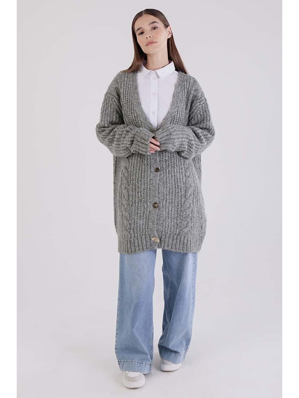 Gri V Yaka Düğmeli Triko Hırka-4