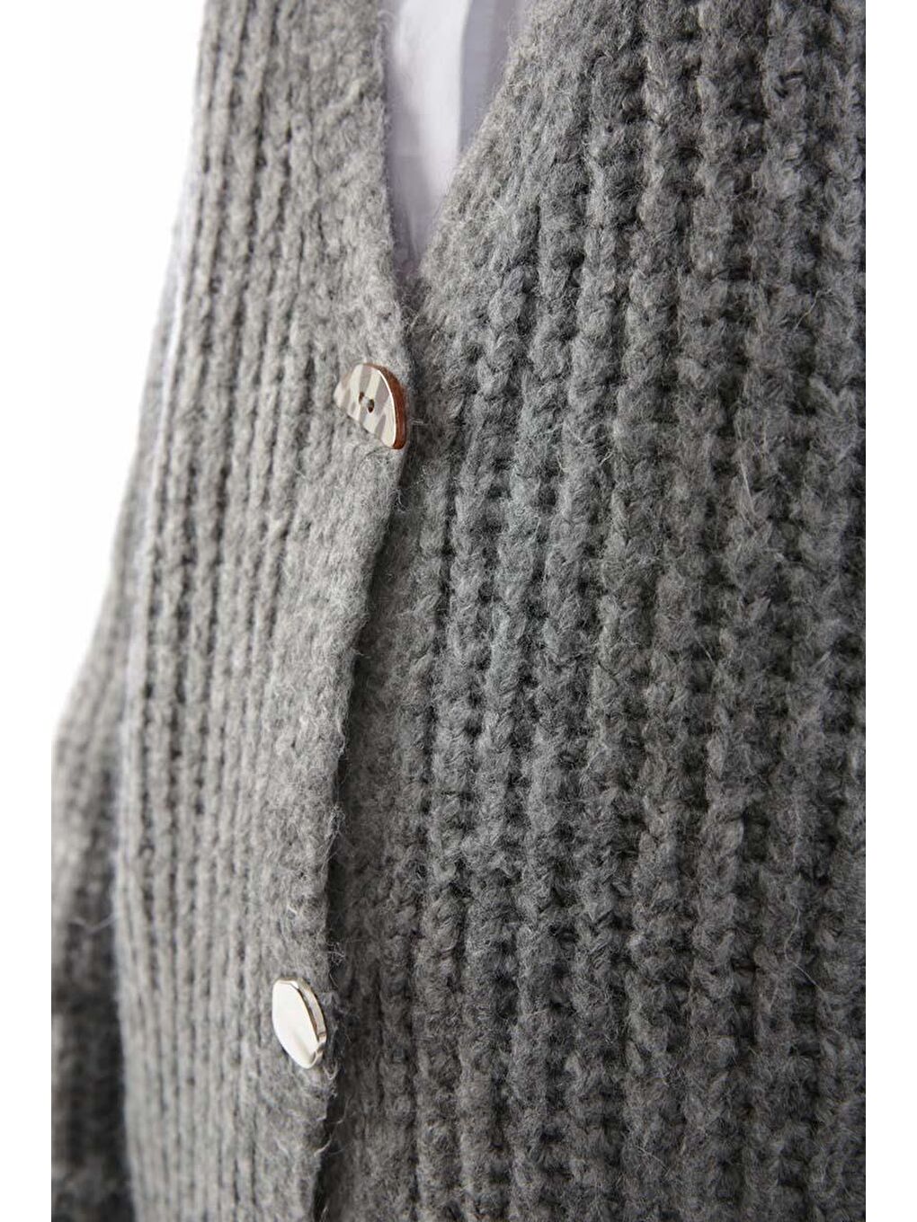 Gri V Yaka Düğmeli Triko Hırka-5