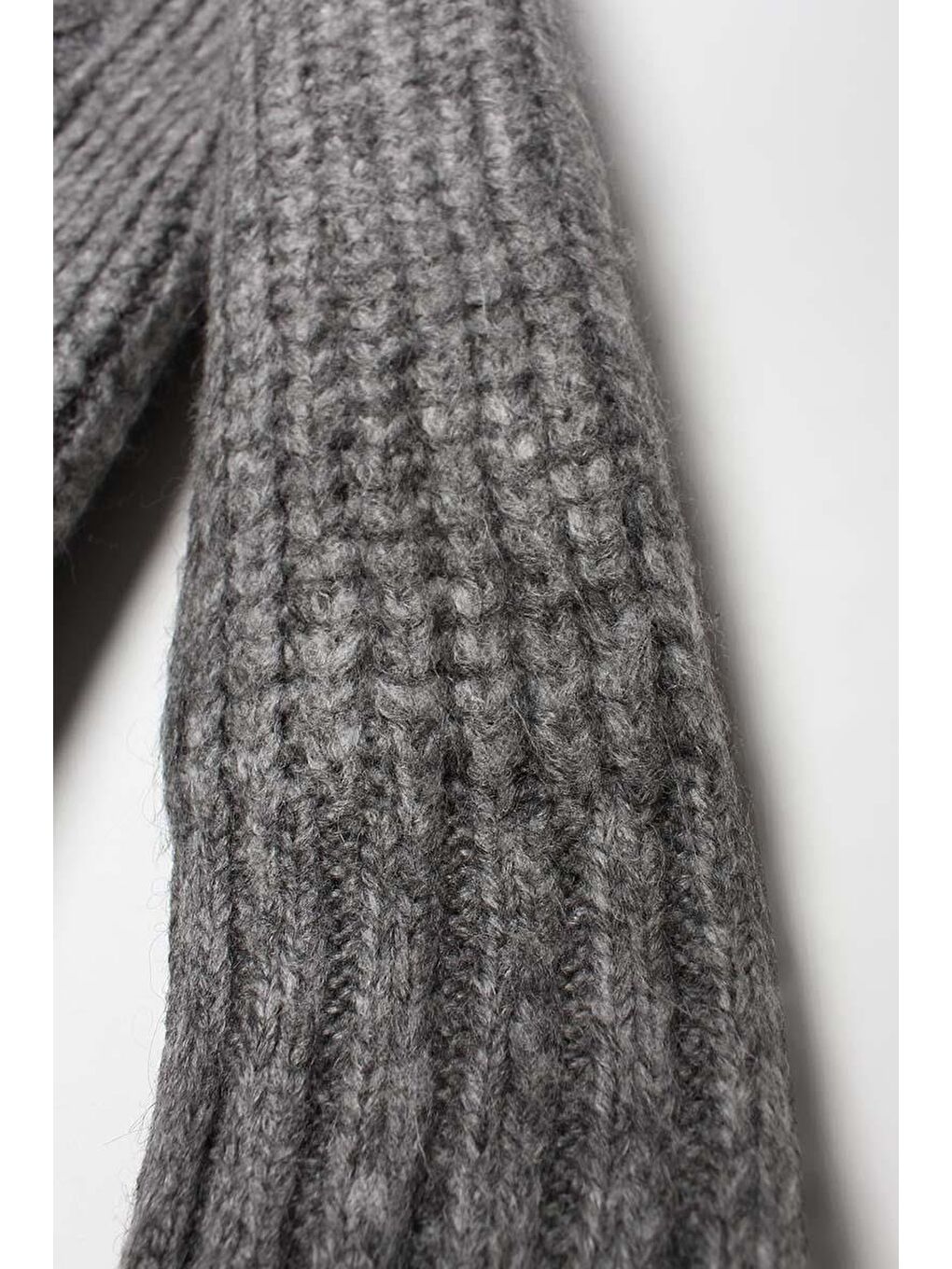 Gri V Yaka Düğmeli Triko Hırka-6