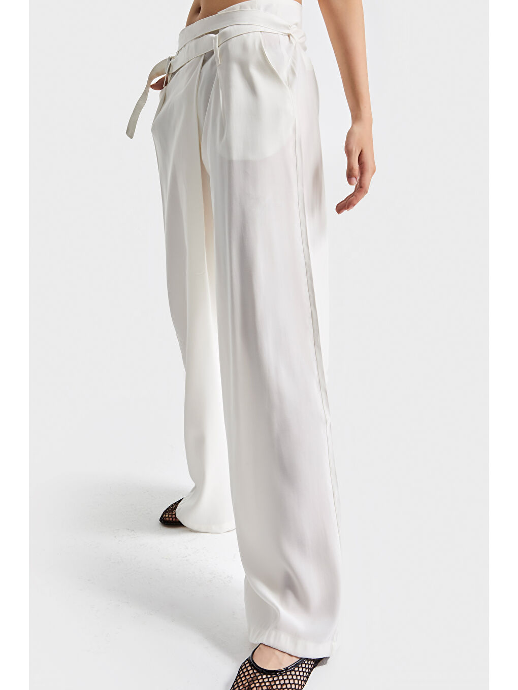 Kadın Ekru Renk Palazzo Fit Kemer Detaylı İpek Saten Kumaş Özel Tasarım Pantolon-3