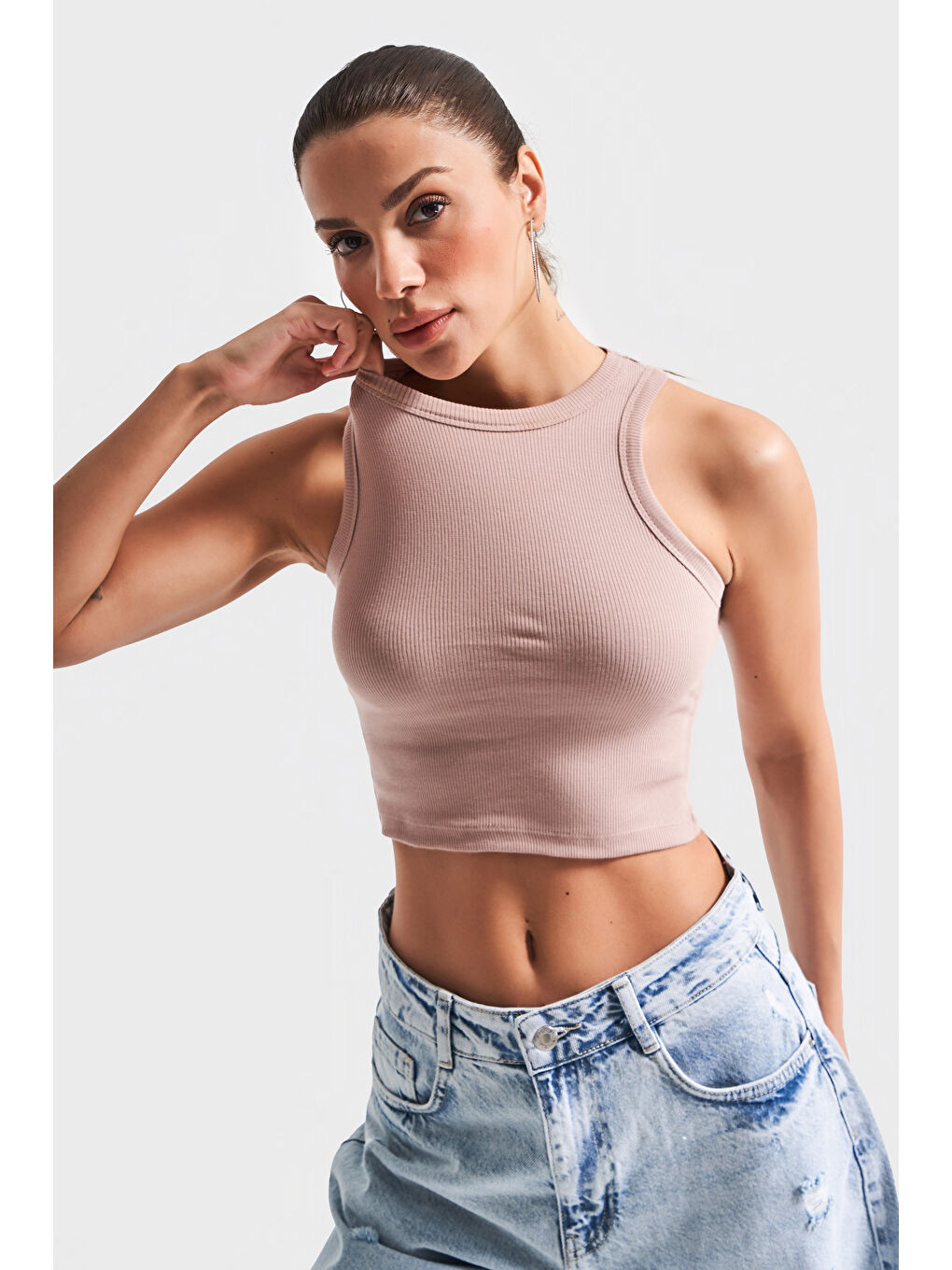 Kahverengi Kadın Vizon Renk Halter Yaka İnce Fitil Kaşkorse Crop Top-1