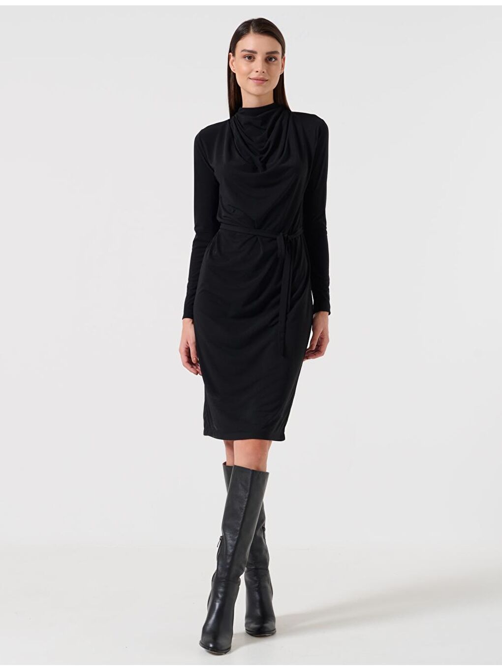 Siyah Bol Kesim Dik Yaka Uzun Kollu Midi Elbise