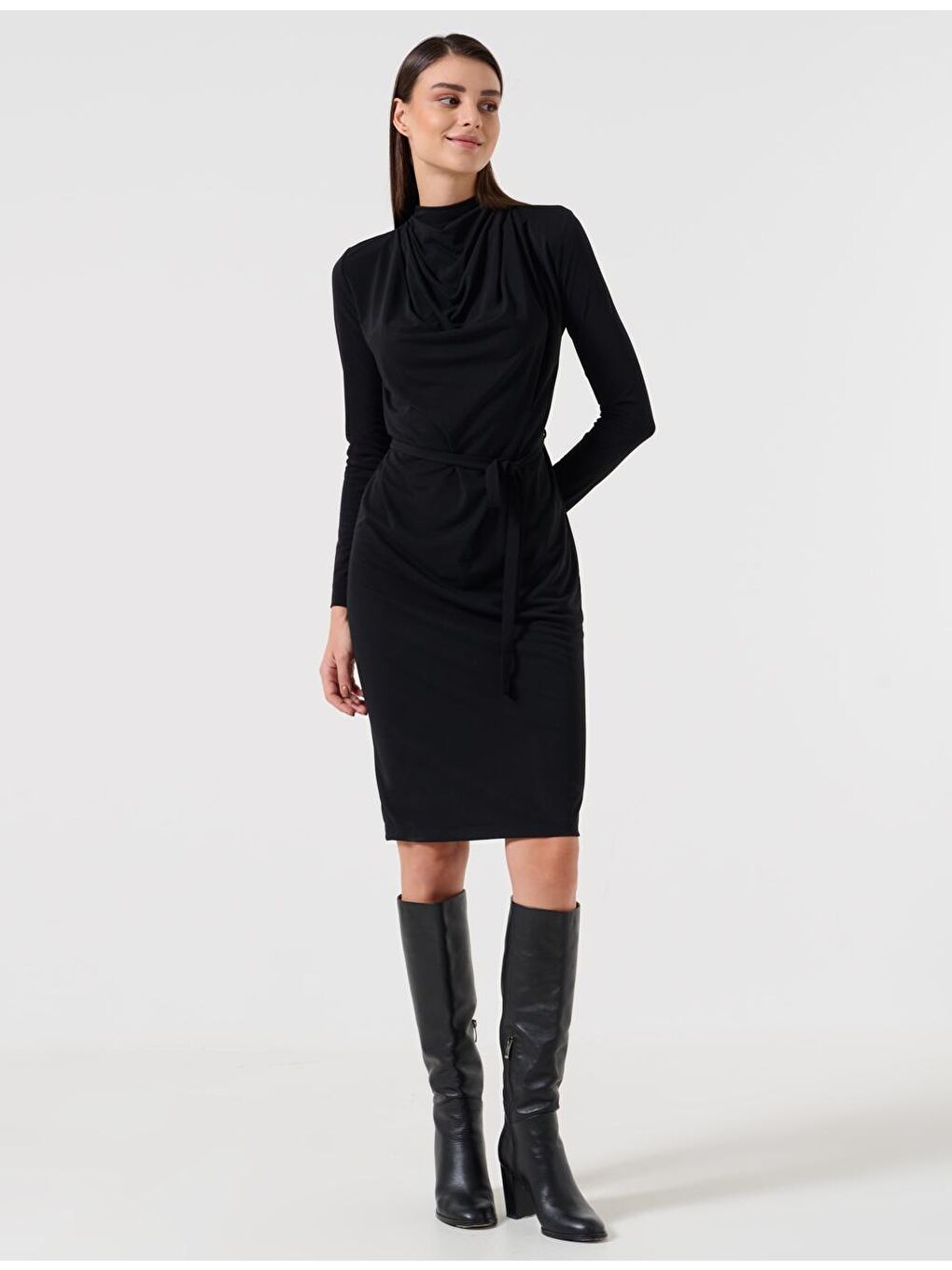 Siyah Bol Kesim Dik Yaka Uzun Kollu Midi Elbise-1