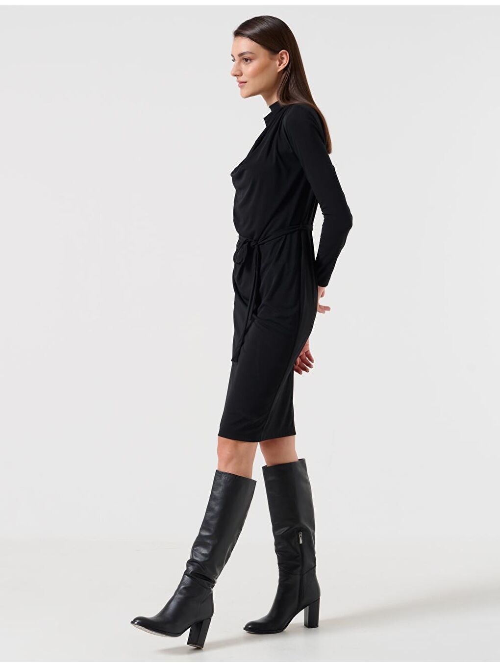 Siyah Bol Kesim Dik Yaka Uzun Kollu Midi Elbise-2