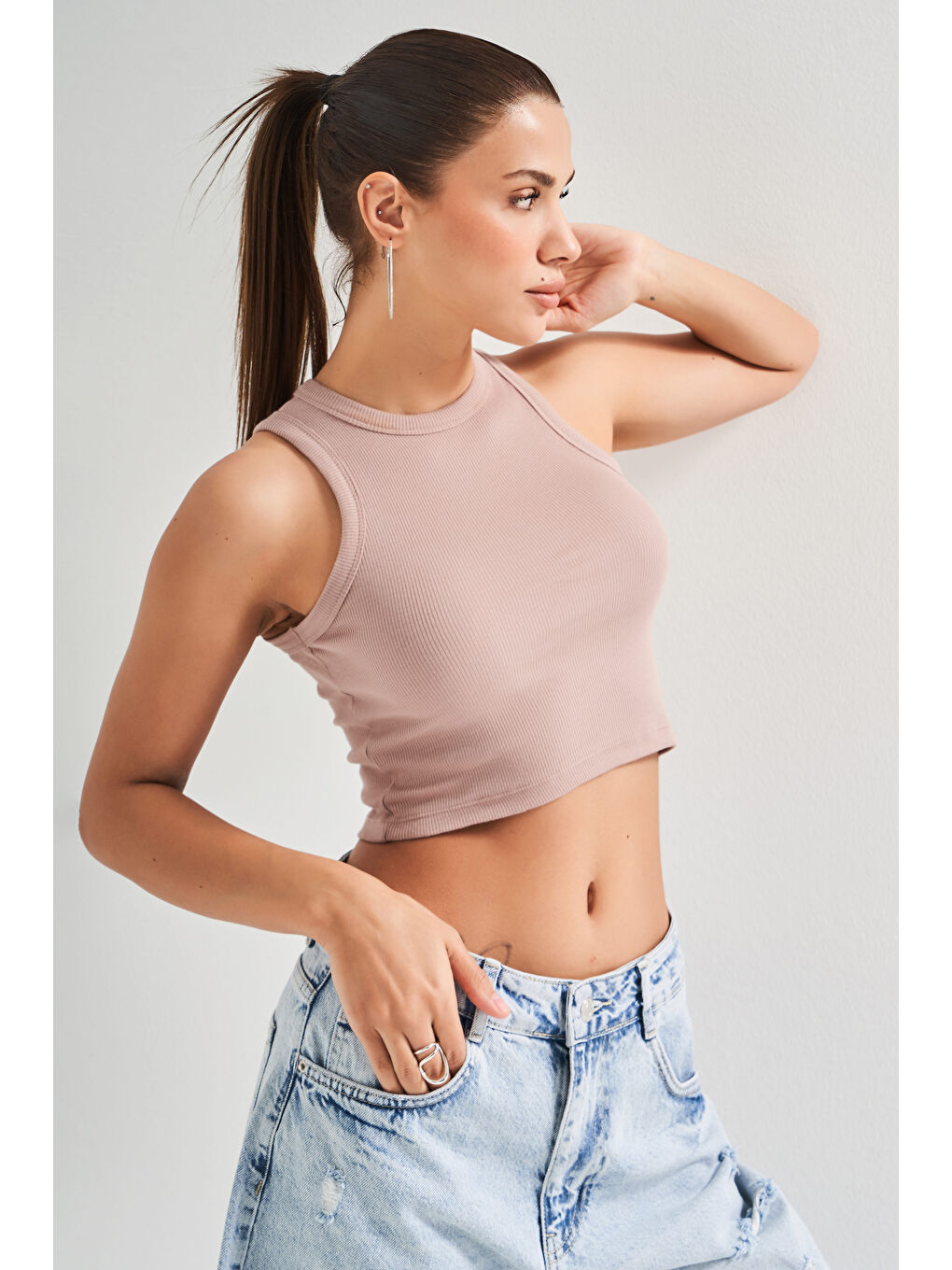 Kahverengi Kadın Vizon Renk Halter Yaka İnce Fitil Kaşkorse Crop Top-4