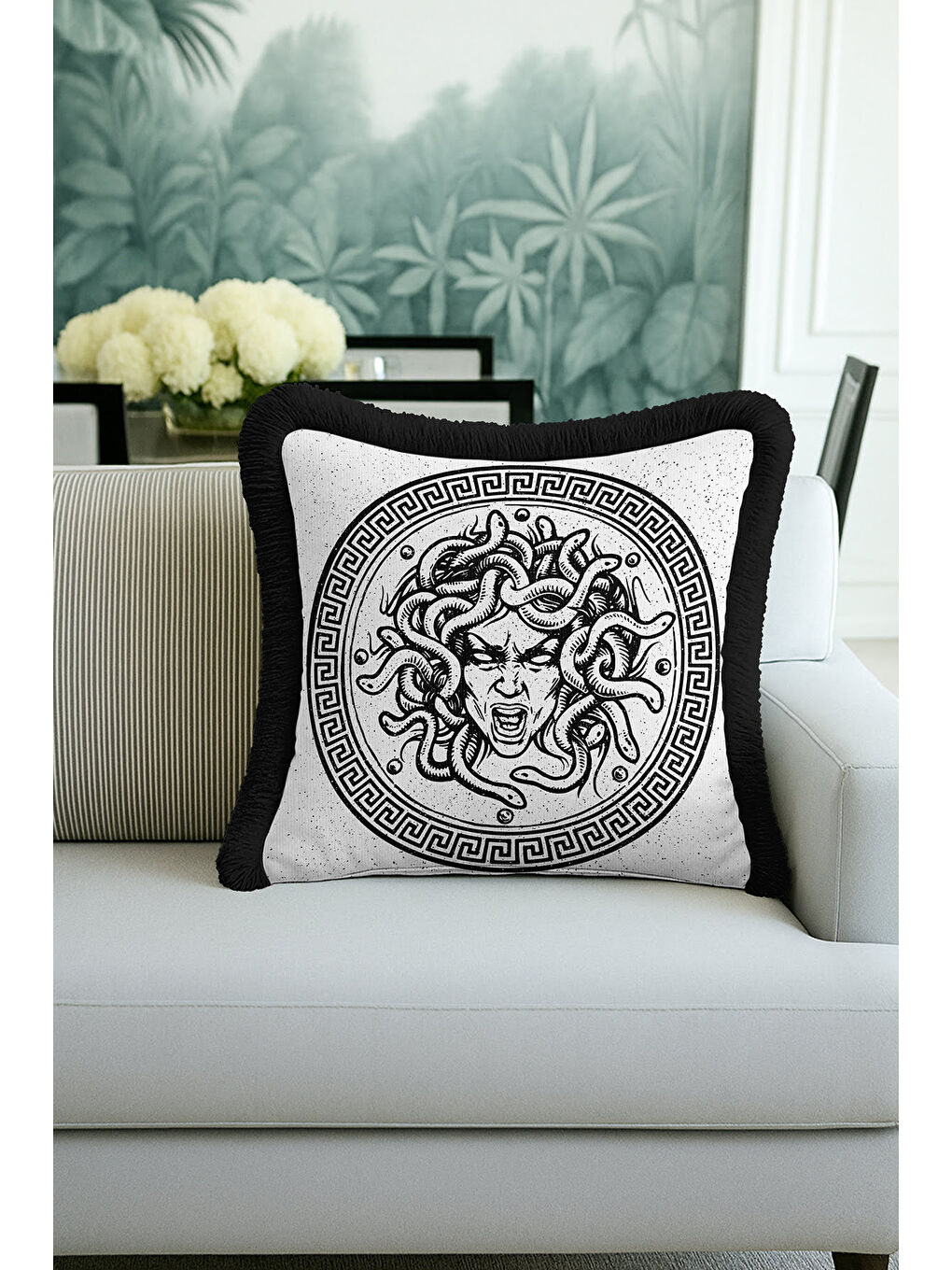 Karışık Mitolojik Medusa Figürlü Saçaklı Yastık Kılıfı - Yunan Esintili Klasik Siyah Püsküllü Kırlent Kılıfı-3