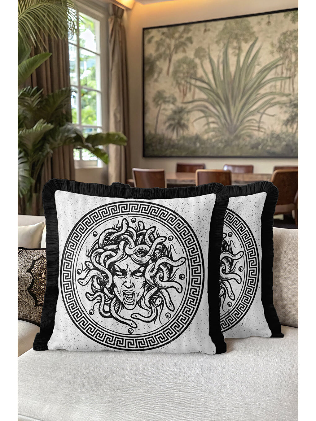 Karışık Mitolojik Medusa Figürlü Saçaklı Yastık Kılıfı - Yunan Esintili Klasik Siyah Püsküllü Kırlent Kılıfı-5