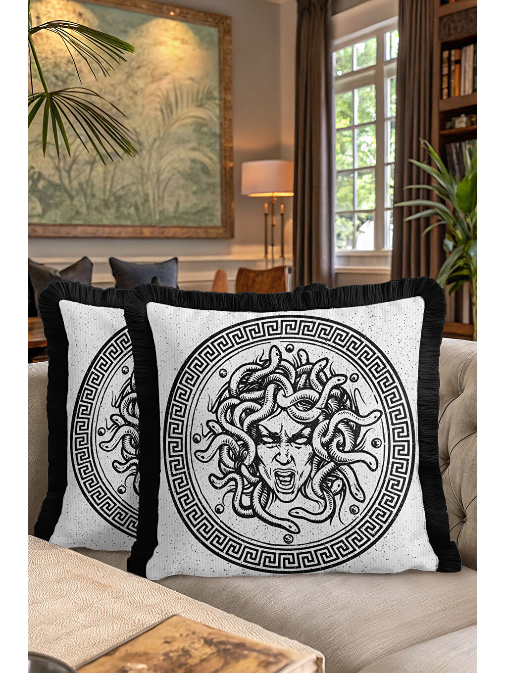 Karışık Mitolojik Medusa Figürlü Saçaklı Yastık Kılıfı - Yunan Esintili Klasik Siyah Püsküllü Kırlent Kılıfı-7