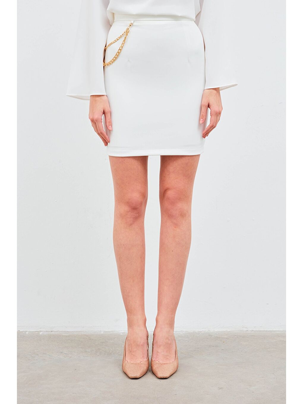 Zincir Aksesuarlı Mini Etek - Ekru-5