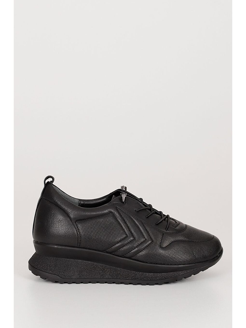 Siyah Hakiki Deri Yuvarlak Burun Dolgu Taban Bağcıklı  Kadın Sneaker 45088-3