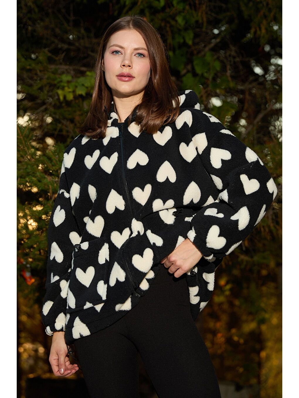 Siyah Kalp Desenli Pelüş Mont-1