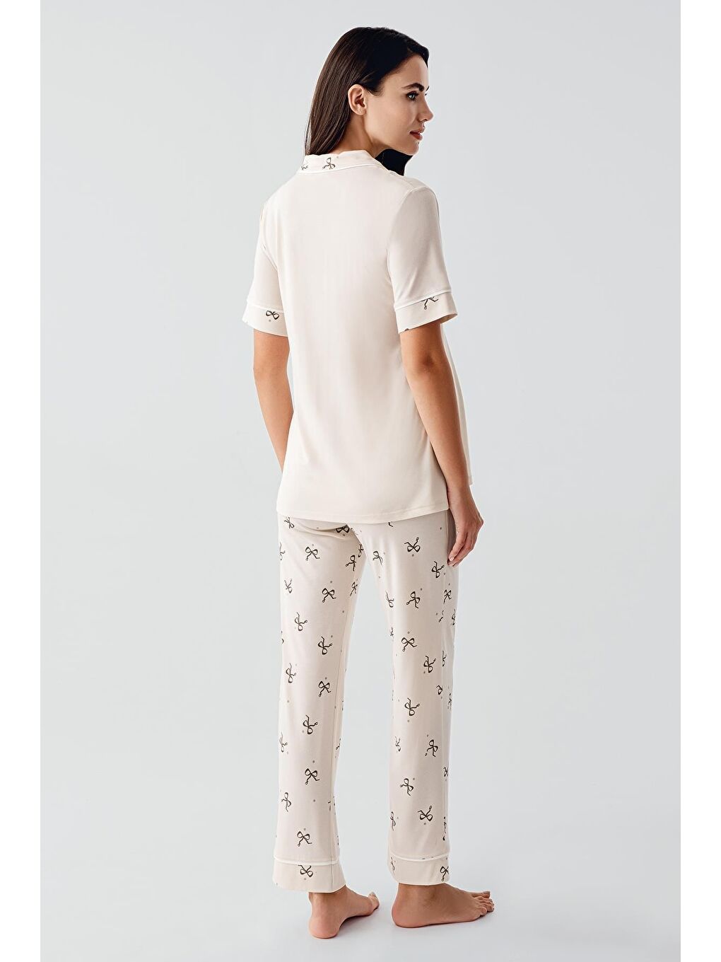 Bej Fiyonk Desenli Düğmeli Kısa Kollu Esnek Viskoz Hamile Pijama Takım 17207-2