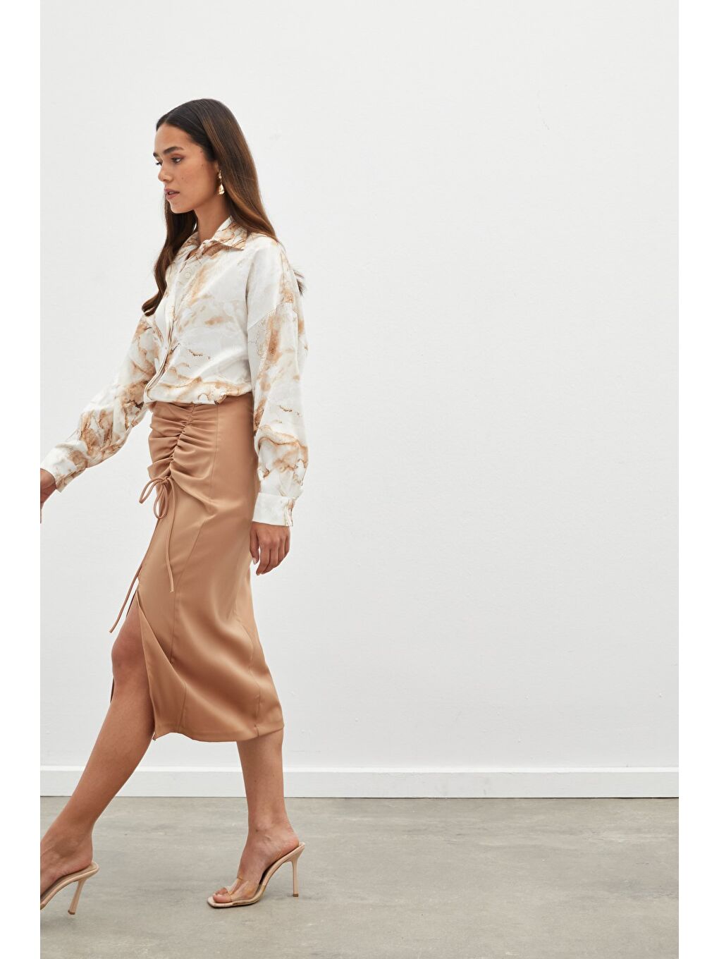 Kahverengi Büzgü Detaylı Saten Etek - Camel-3