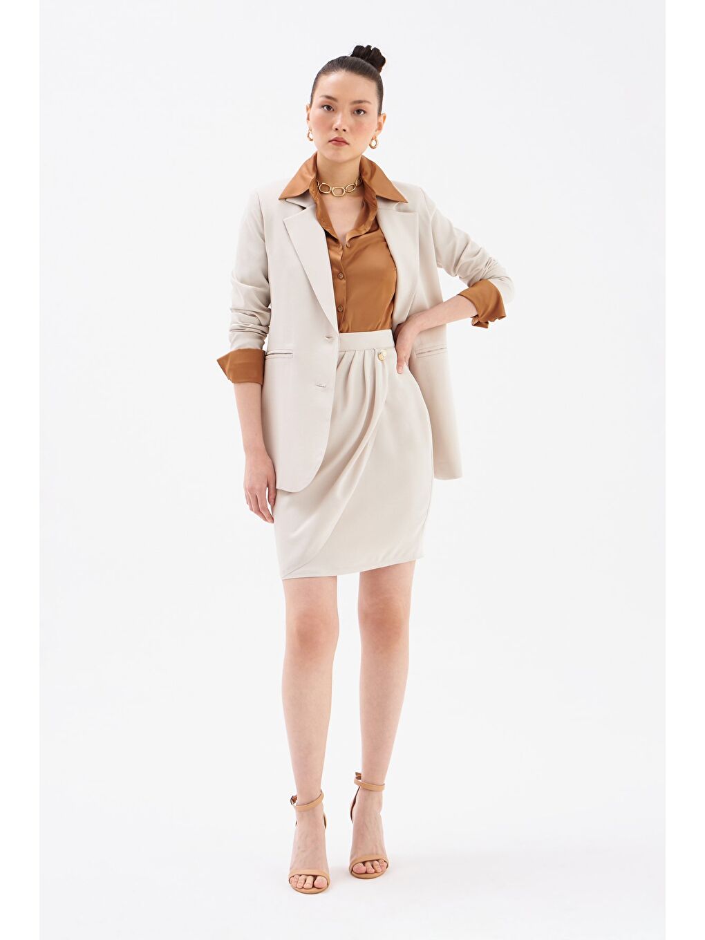 Bej Düğme Detaylı Saten Krep Etek - Taş-3