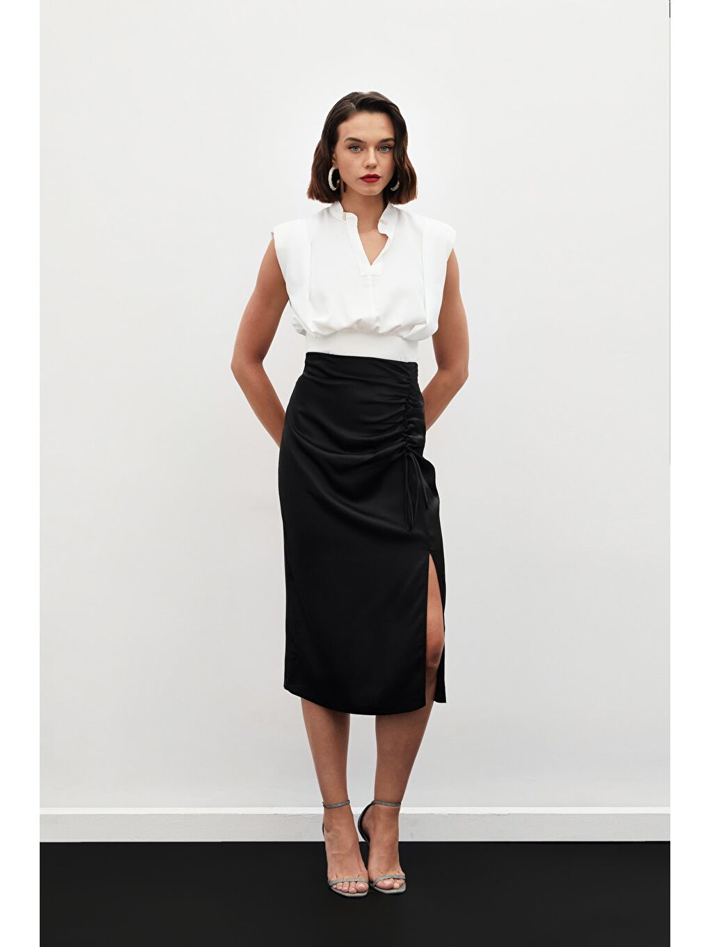 Büzgü Detaylı Saten Etek - Siyah-1