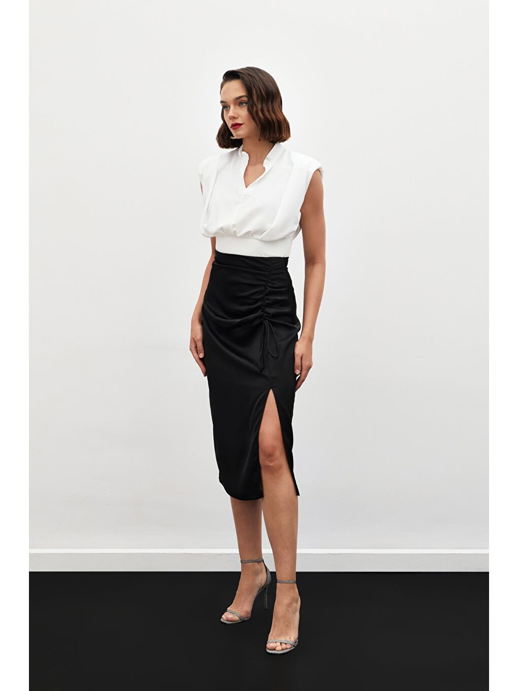 Büzgü Detaylı Saten Etek - Siyah-3