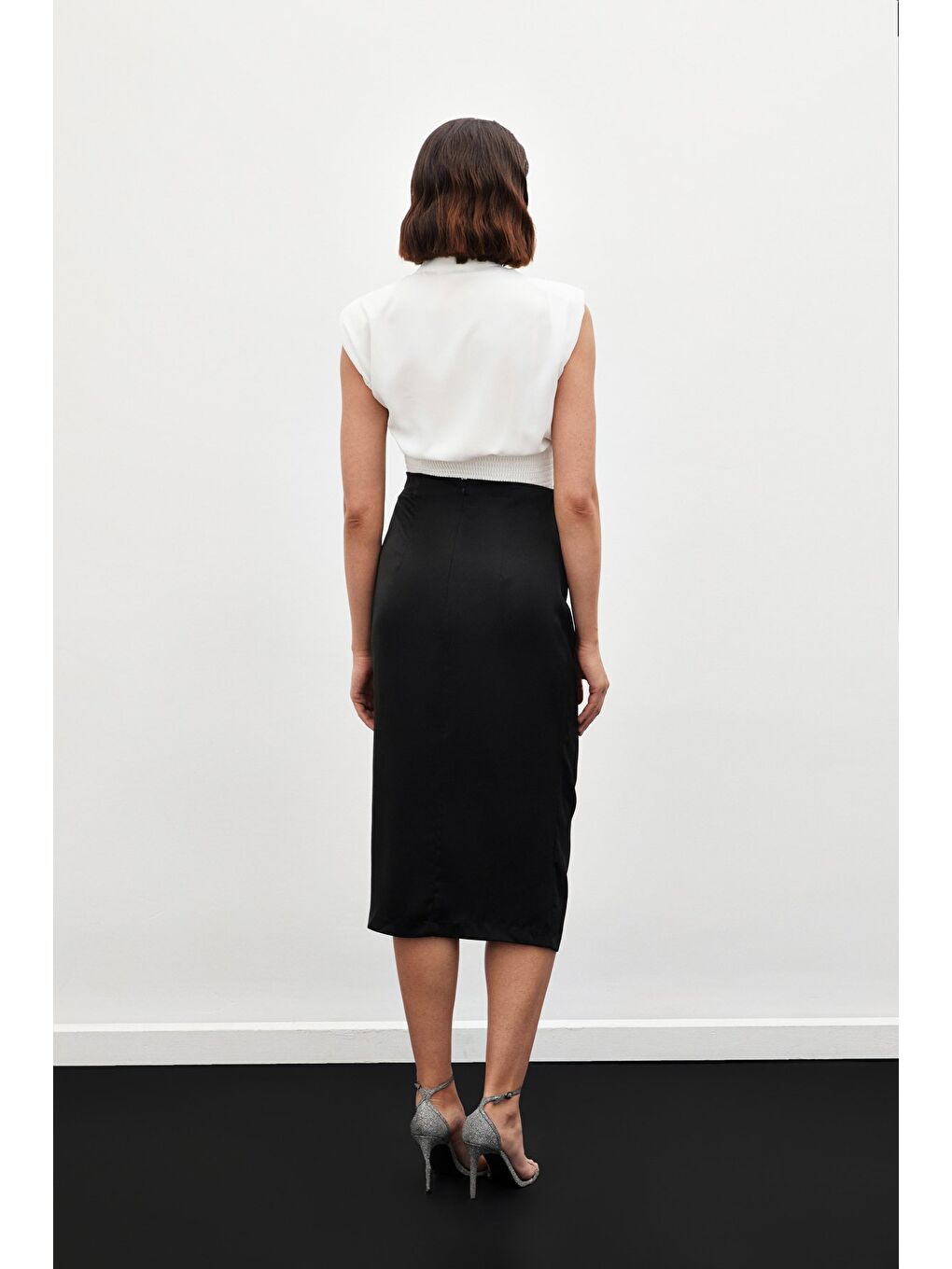 Büzgü Detaylı Saten Etek - Siyah-5