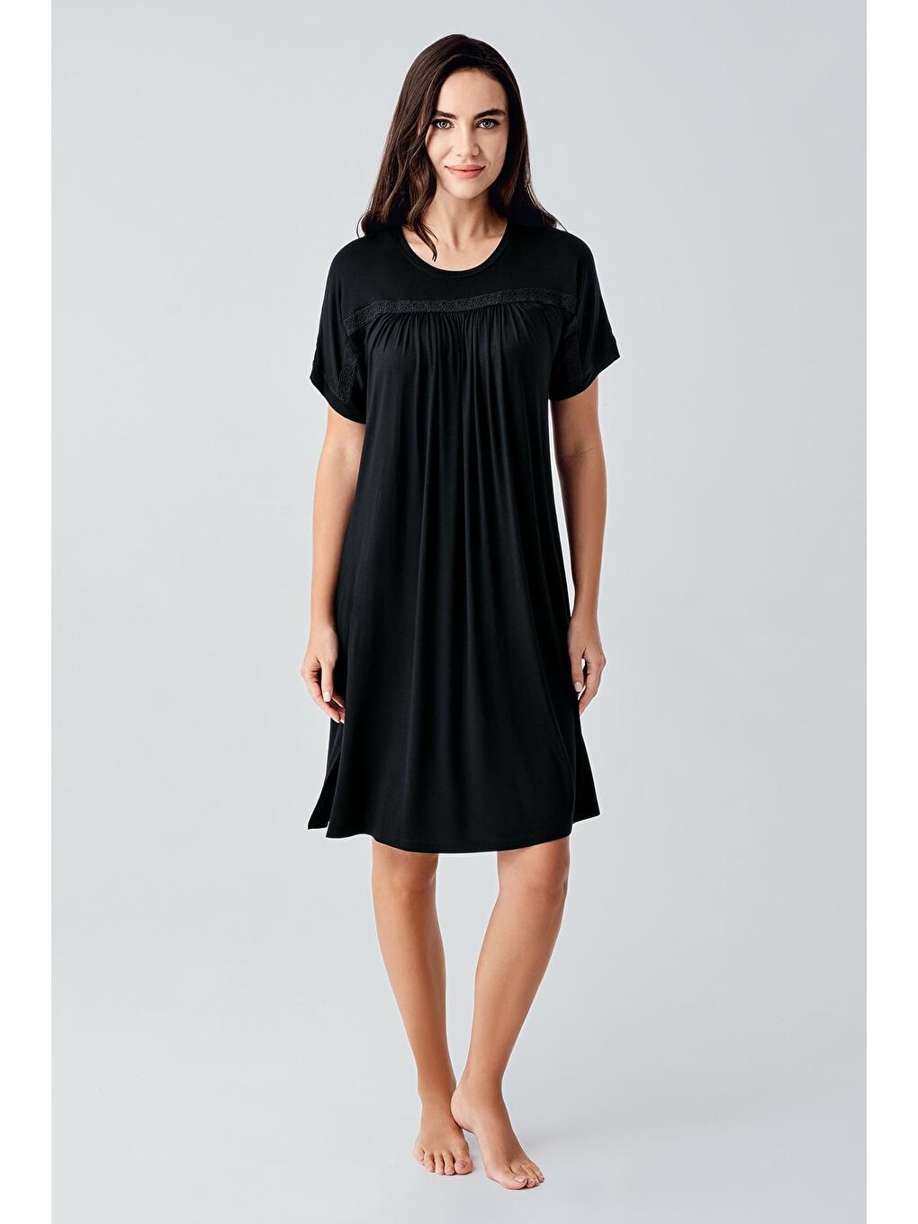 Siyah Dantelli Kısa Kollu Esnek Viskoz Gecelik 17104