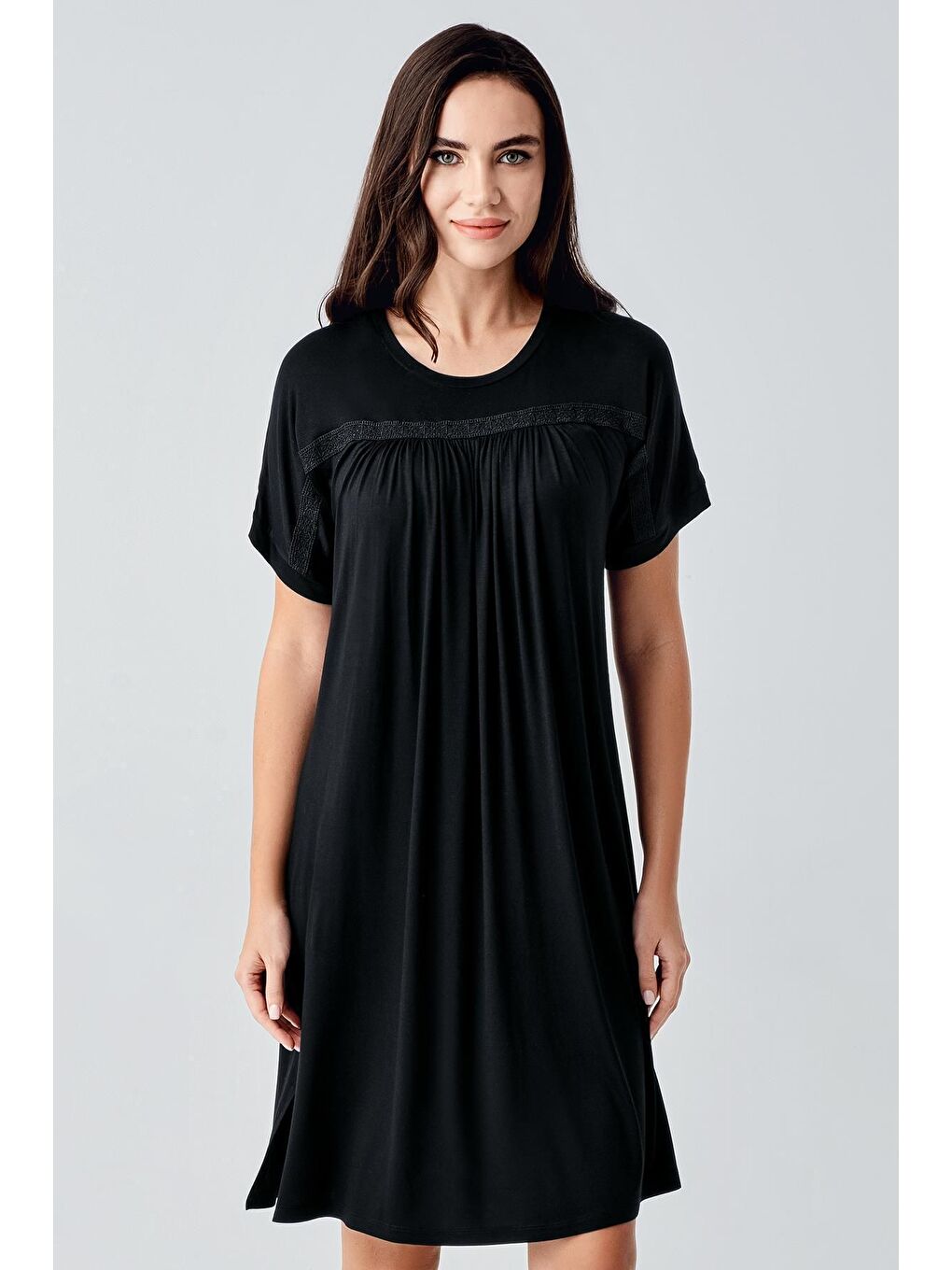 Siyah Dantelli Kısa Kollu Esnek Viskoz Gecelik 17104-1